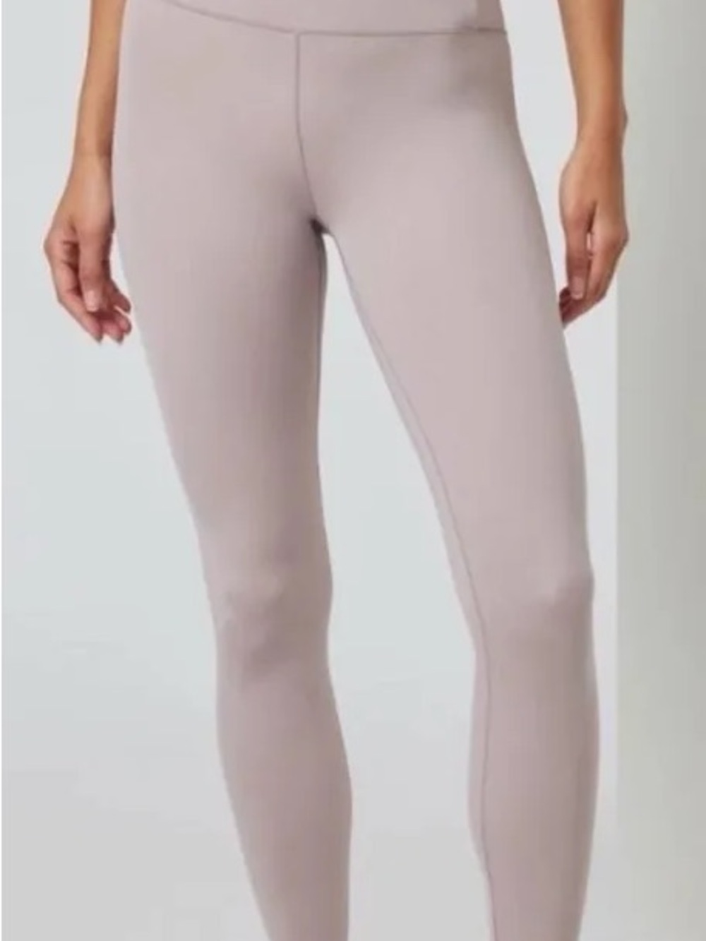 Vuori Evolve Legging
in Dusk (Pale Pink)
Women’s Size Large
New Condition!